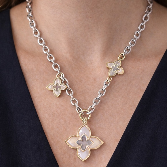 Mother of Pearl Clover Statement Necklace – Two Tone Floral Design